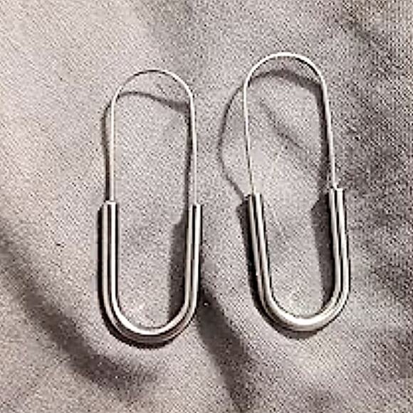 SILVER SAFETY PIN HOOP EARRINGS - Picture 6 of 7